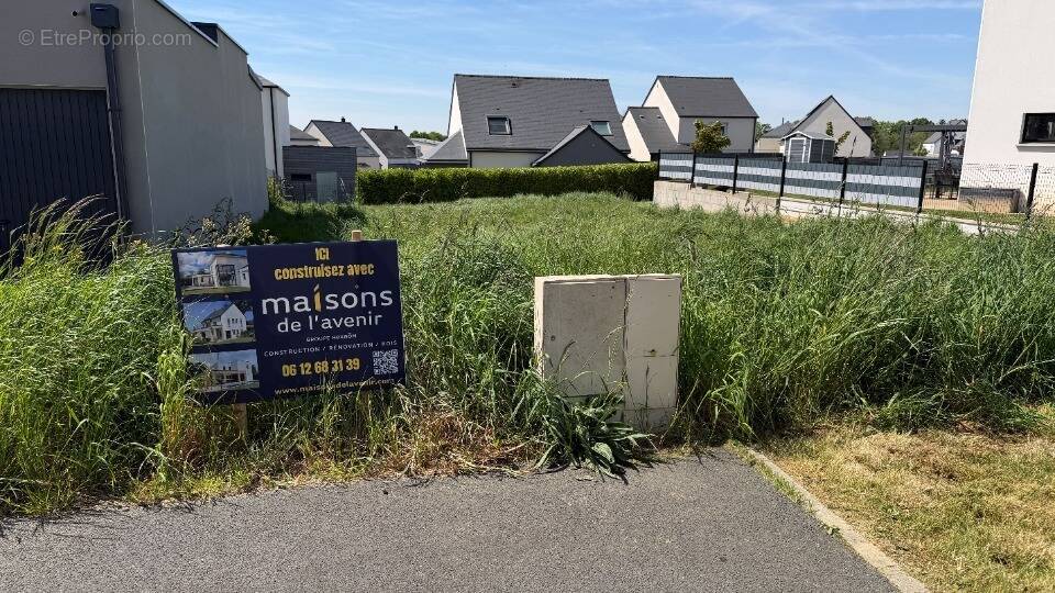 Terrain à MONTAUBAN-DE-BRETAGNE