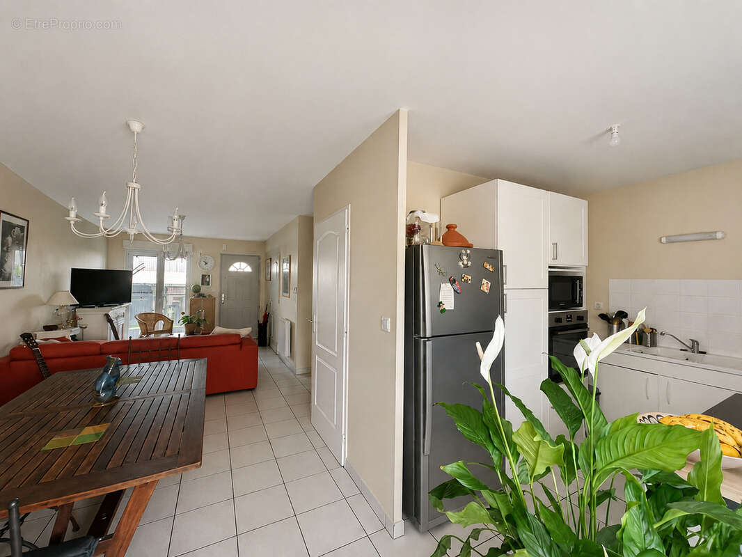 Maison 80 m² à La Chapelle-Saint-Ursin  - photo 6