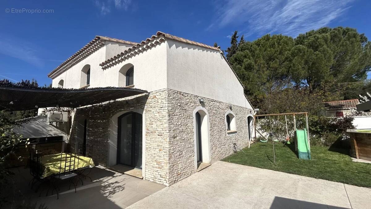 Maison à VERNEGUES
