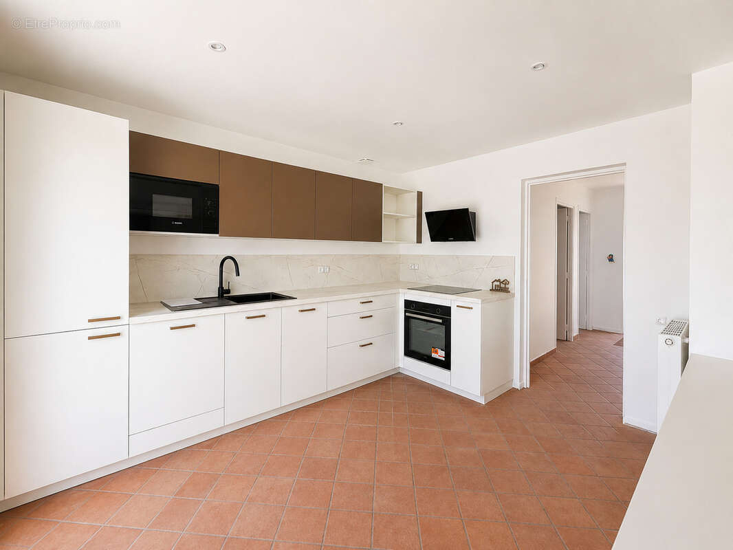 Maison 146 m² à Saint-Jean-De-La-Riviere  - photo 2