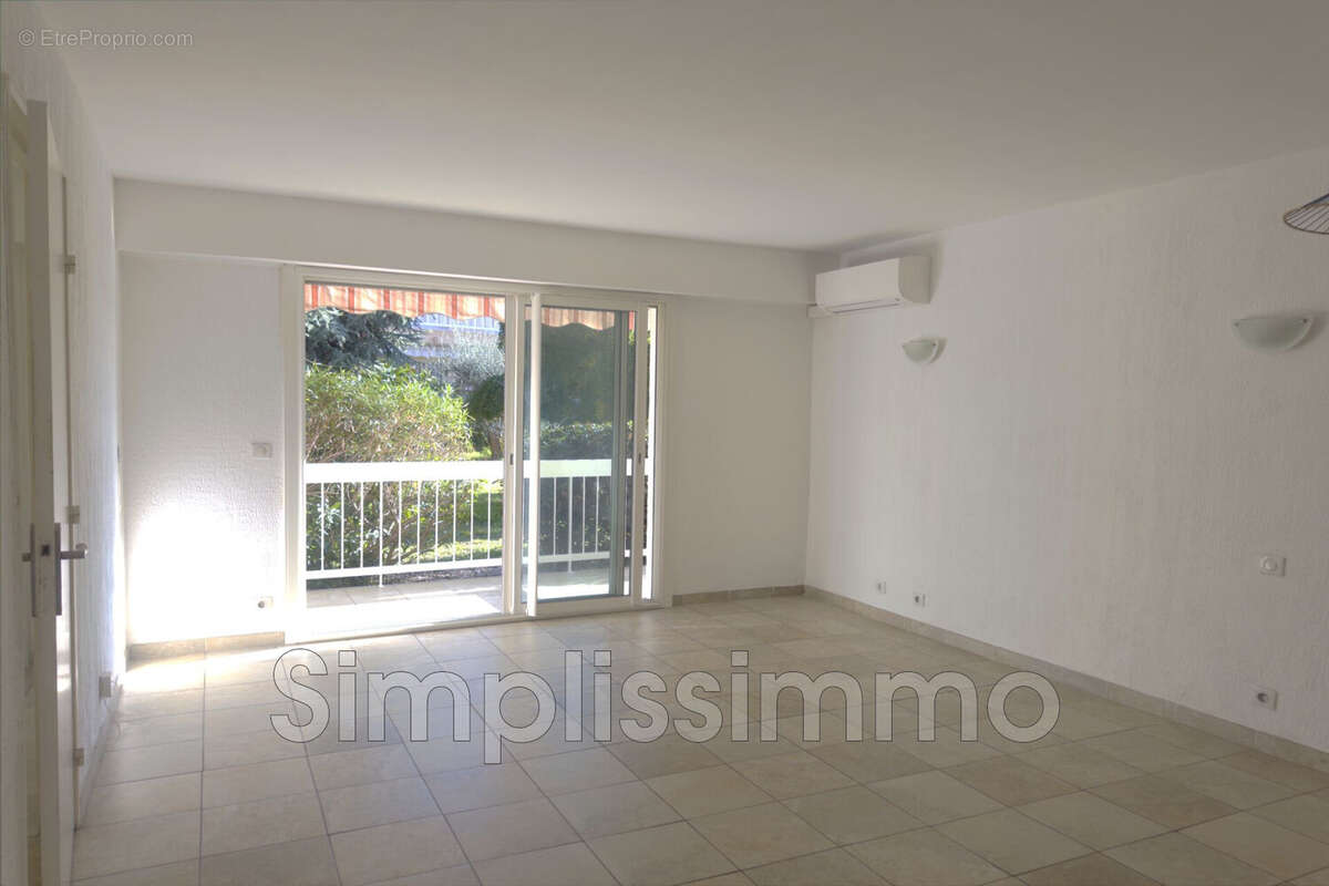 Appartement à VALLAURIS