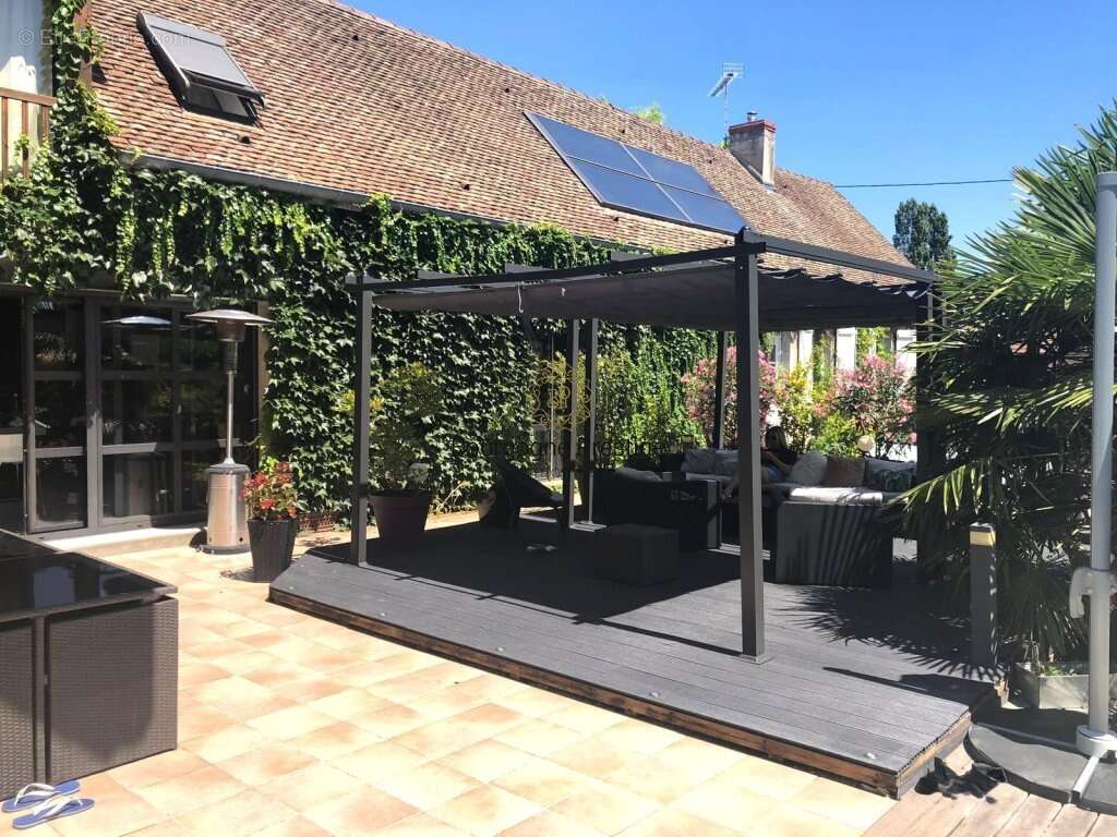 Belle propriete de caractere de 293 m² avec piscine et terrain de 1510 m² - photo 17
