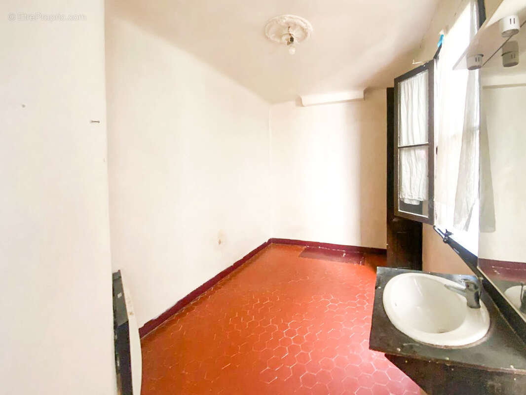 Toulon - Haute Ville : Appartement T2 à rénover - photo 4