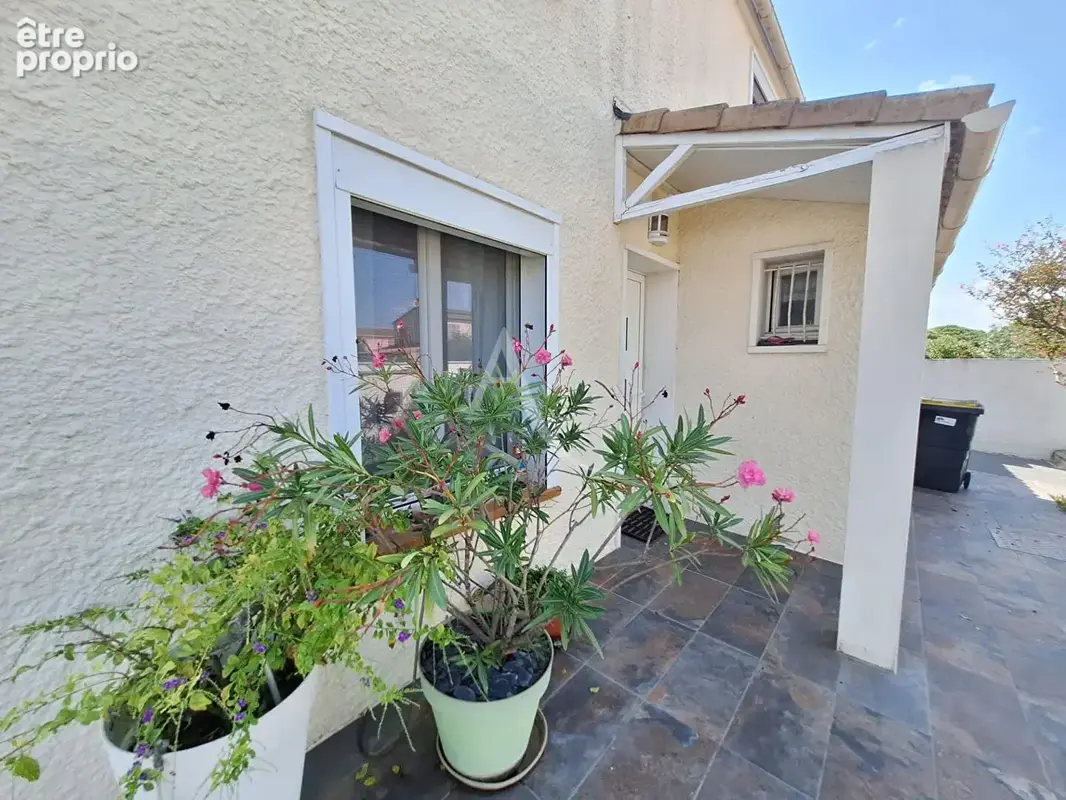 À vendre ? maison traditionnelle avec piscine, jardin et garage - photo 3
