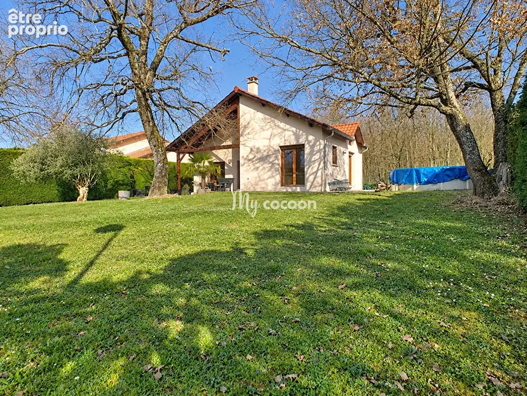 Maison - T6 - 177 m² - photo 1