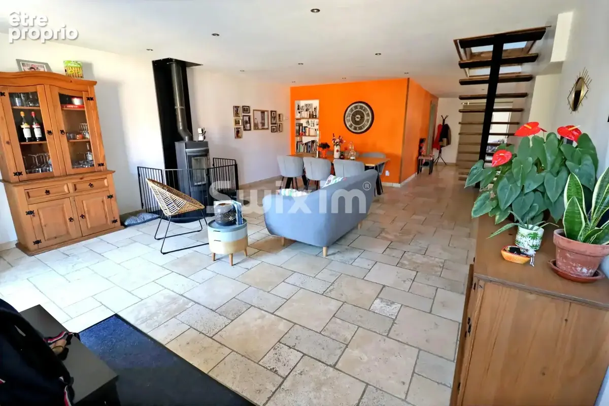 Maison rénovée à neuf, 4 chambres, grand jardin avec carport et cours fermée. - photo 3