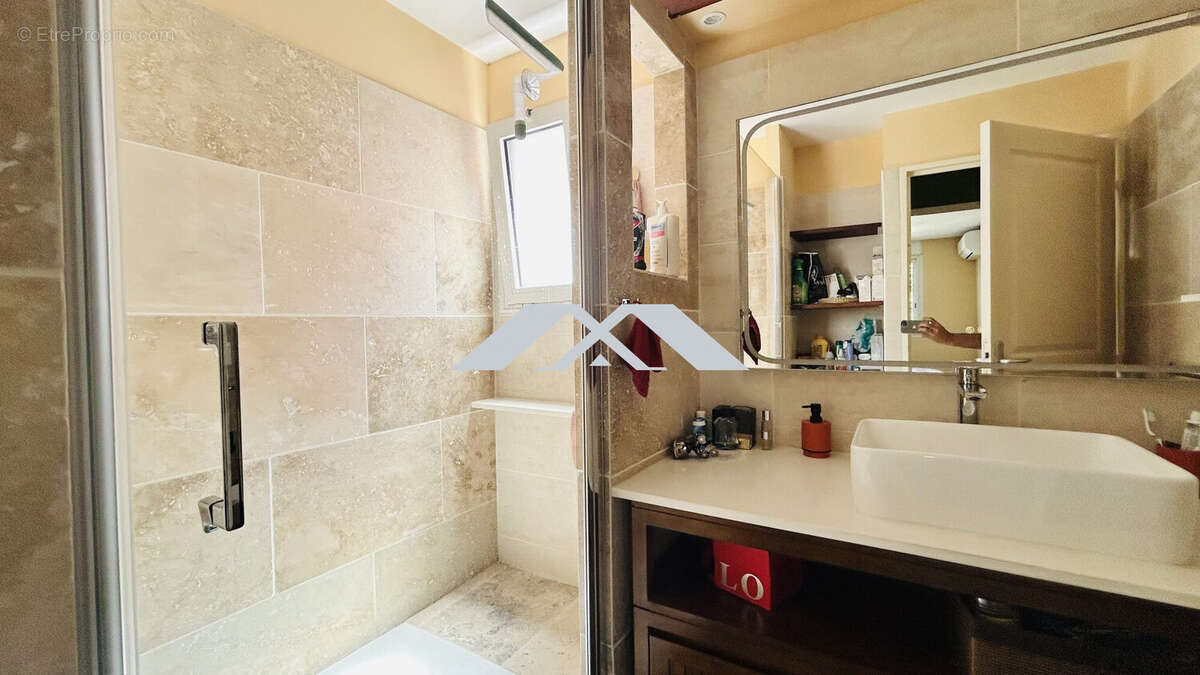 SALLE DE DOUCHE - Appartement à LA POSSESSION