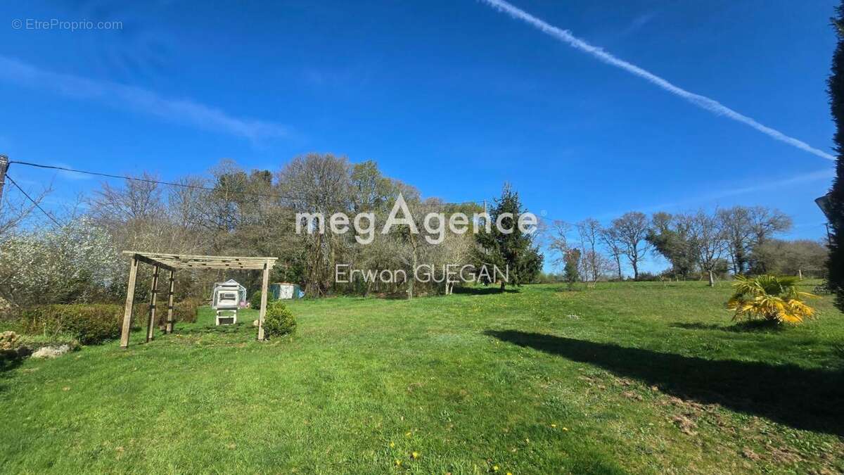 Maison à MELLIONNEC