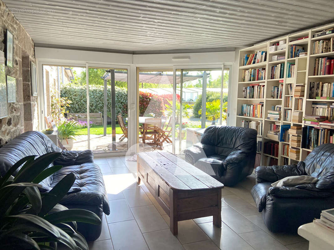 Maison à HENANBIHEN