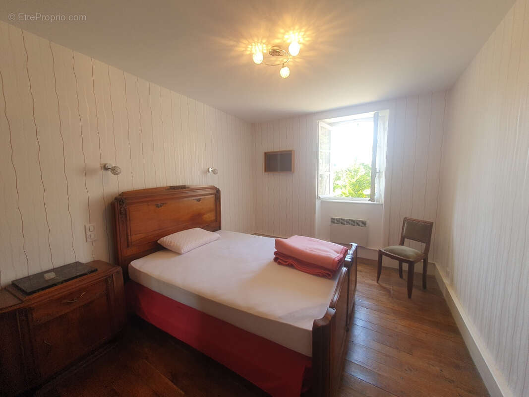Propriété d'exception en xaintrie, 2,2 ha bois et prés attenants, dépendance ,trés bon état . - photo 13