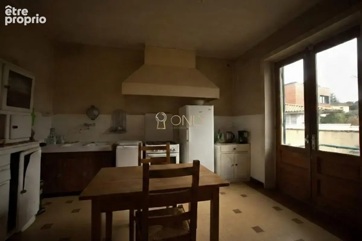 Neuville-sur-Saône, Maison à rénover, 5 chambres - photo 3