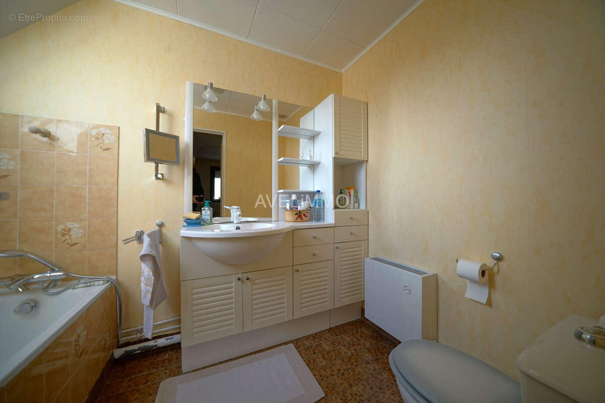 Maison à LA QUEUE-LES-YVELINES