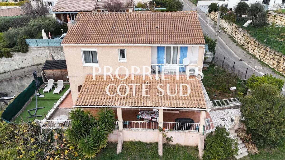 Maison à LAUDUN-L'ARDOISE