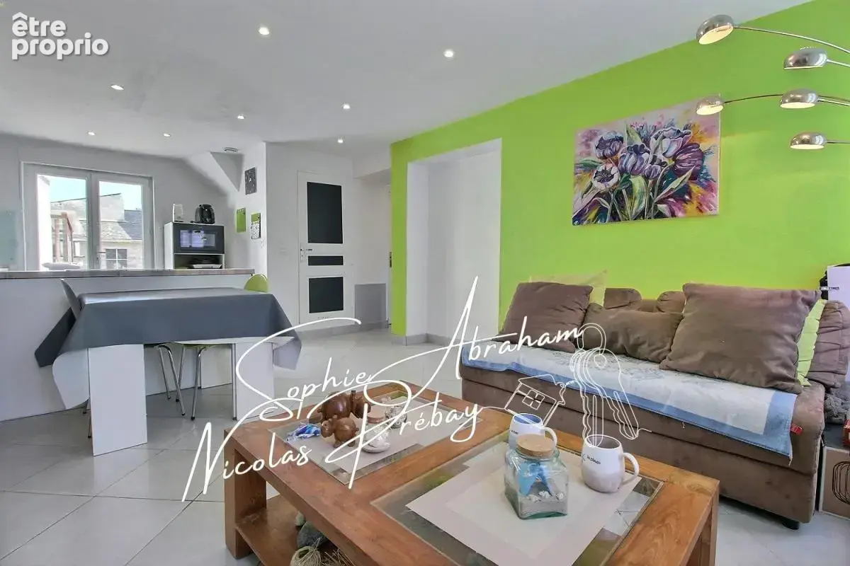 Maison en pierres avec cour close de murs et dépendances - photo 4