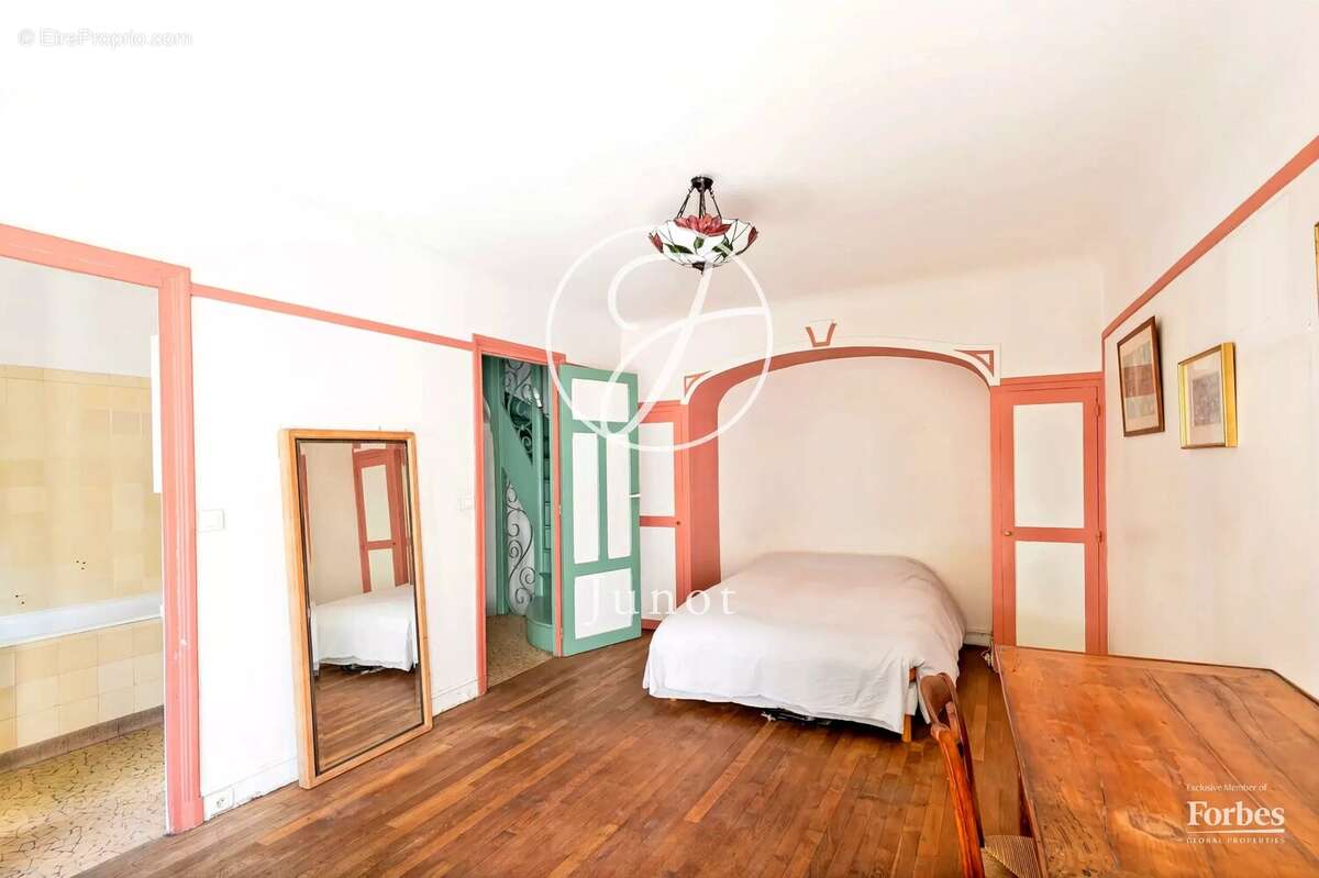 Maison à PARIS-18E