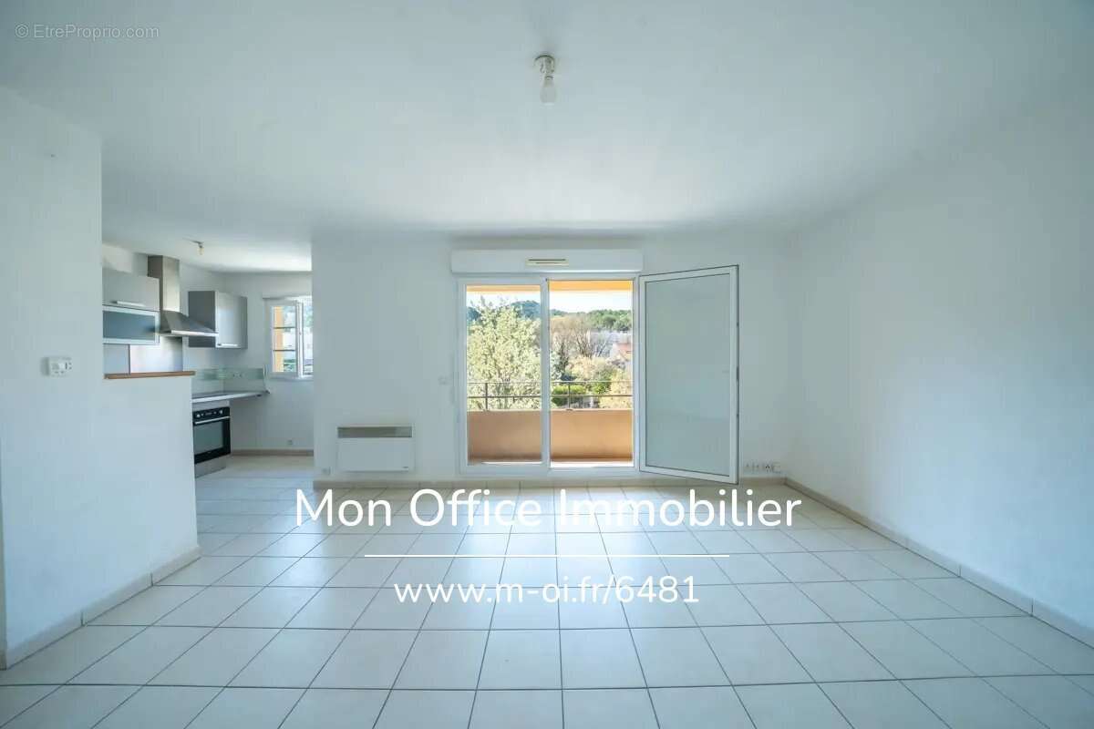 Appartement à LA ROQUE-D'ANTHERON