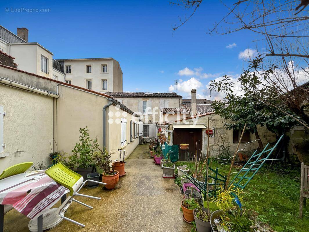 Appartement à SAINTES