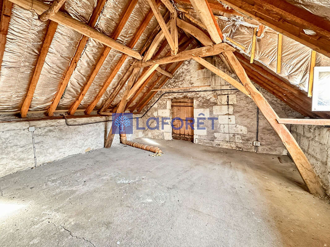 Maison à VILLAINES-LES-ROCHERS