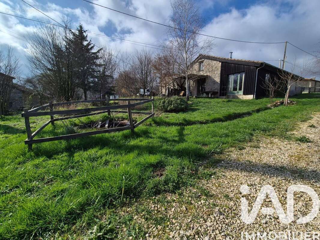 Maison 90 m² à Varaignes  - photo 3
