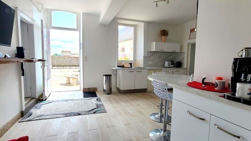 Chartres - ensemble immobilier  - habitation 175 m² avec grange 200 m² - parcelles  5000 m2 - photo 5