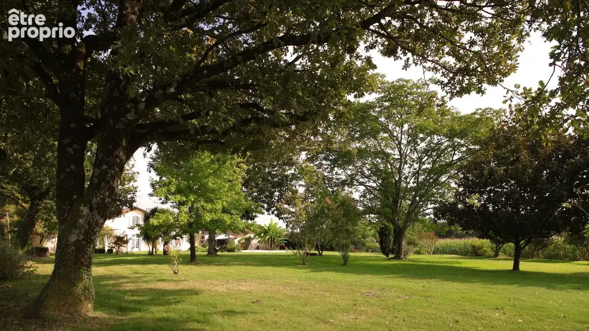 Superbe capcazaliere de type t12 de 344 m2 sur un parc de 4100 m2 - photo 27