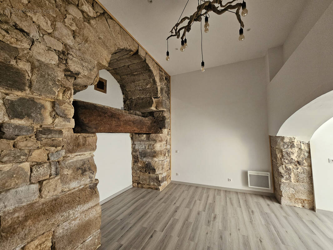 Appartement à EGUILLES