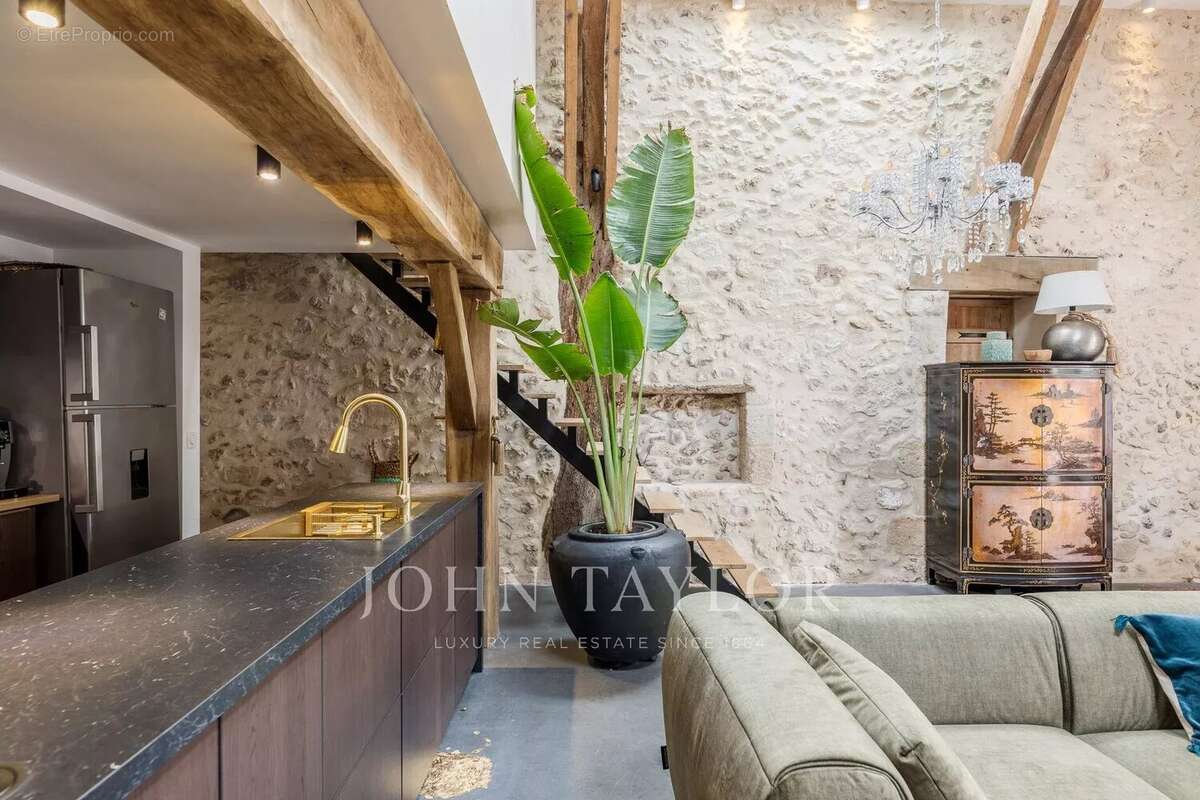 Maison à SAINT-EMILION