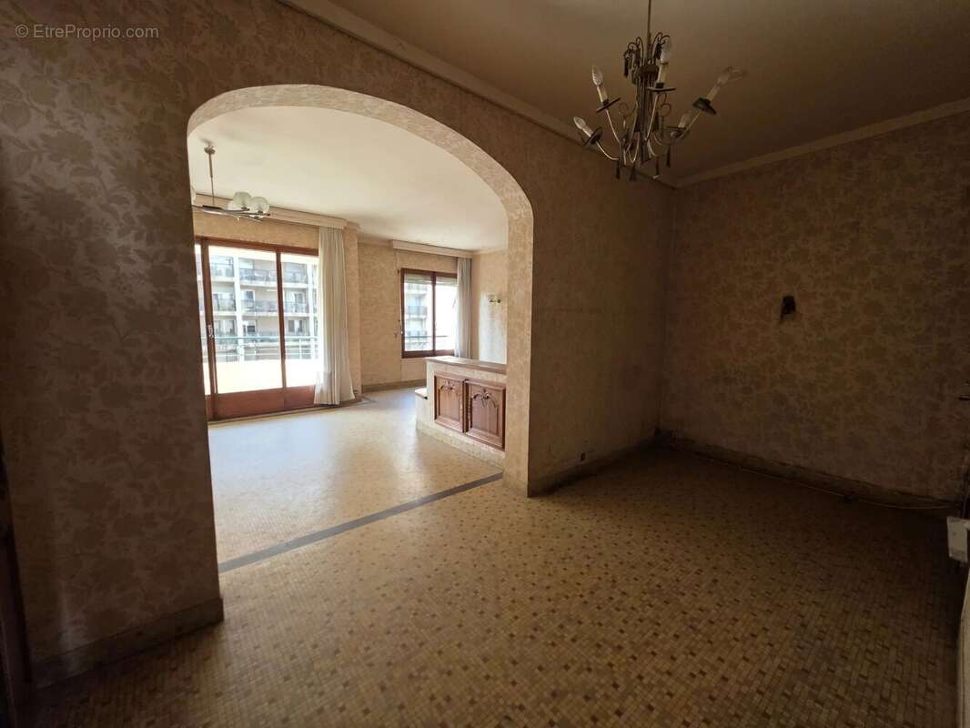Appartement à MARSEILLE-6E
