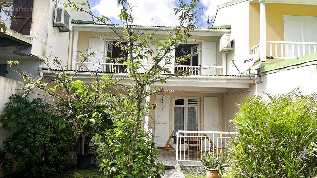 Maison à BAIE-MAHAULT
