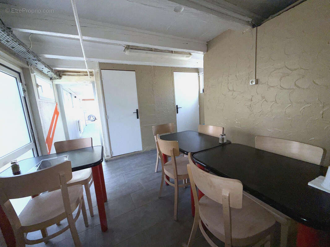 OSTWALD 67540   Immeuble mixte 110 m2   Local restauration prêt à exploiter + appartement avec fort potentiel - photo 4