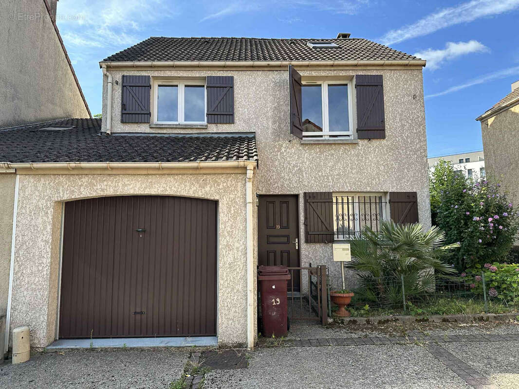 Maison à CHAMPS-SUR-MARNE