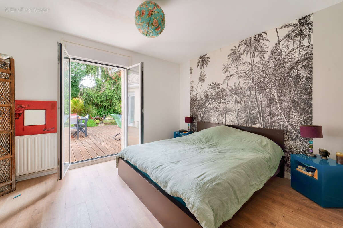 Belle Maison familiale de 265 m² rénovée sur un terrain arboré de 1 229m² ? Les Loges-en-Josas (quartier La Garenne) - photo 6