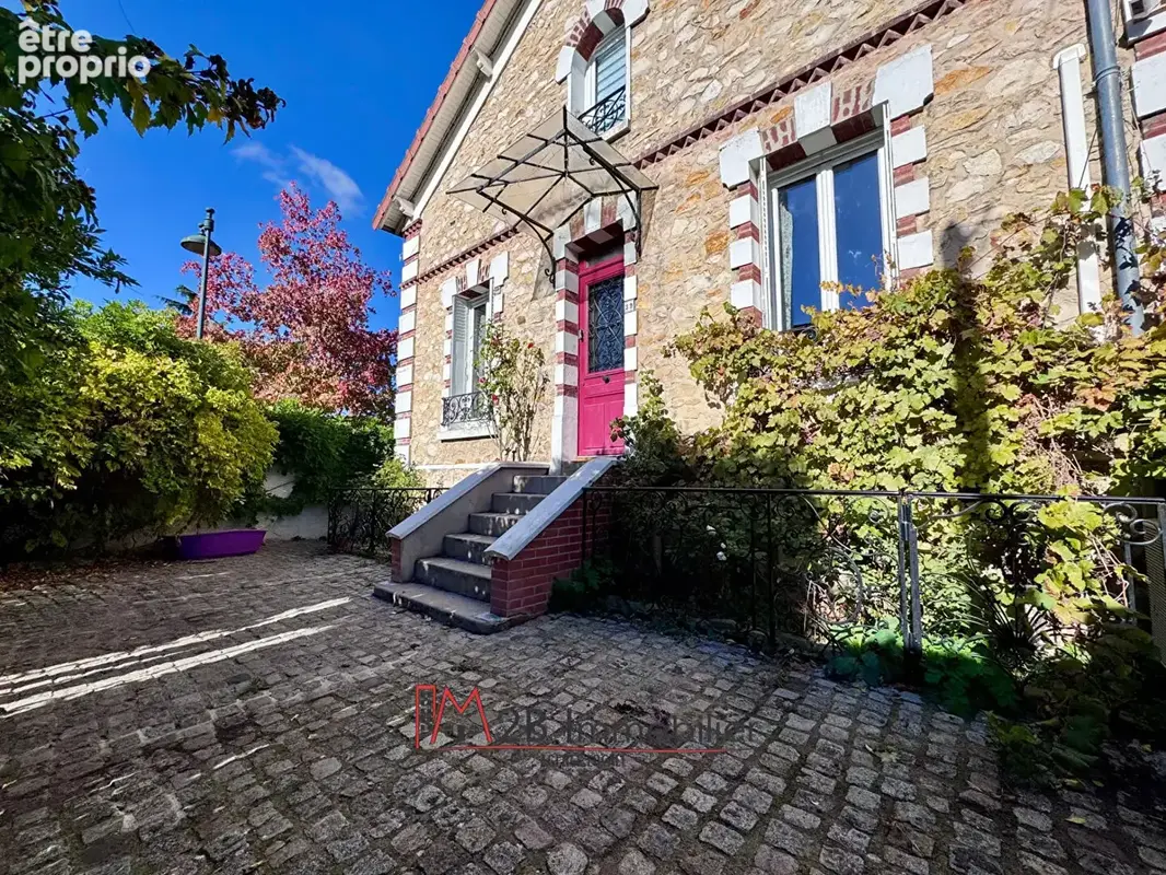 Maison à SAINT-THIBAULT-DES-VIGNES