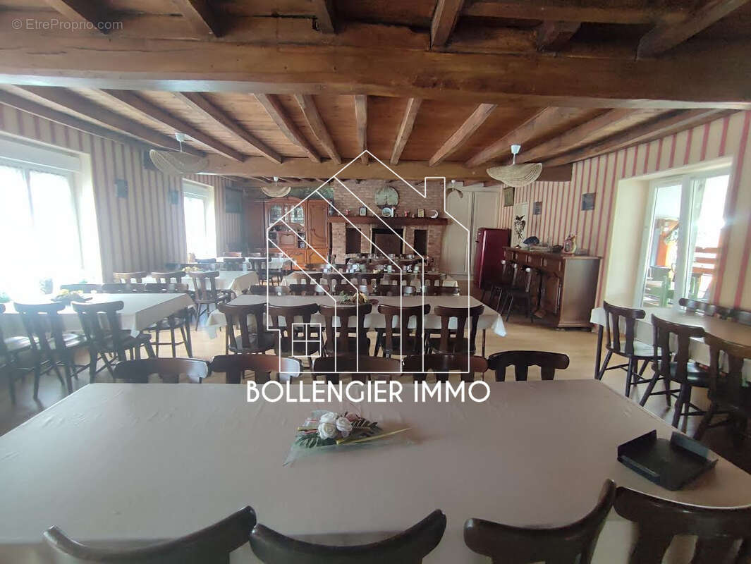 Ensemble immobilier : Murs et fonds de commerce - photo 4