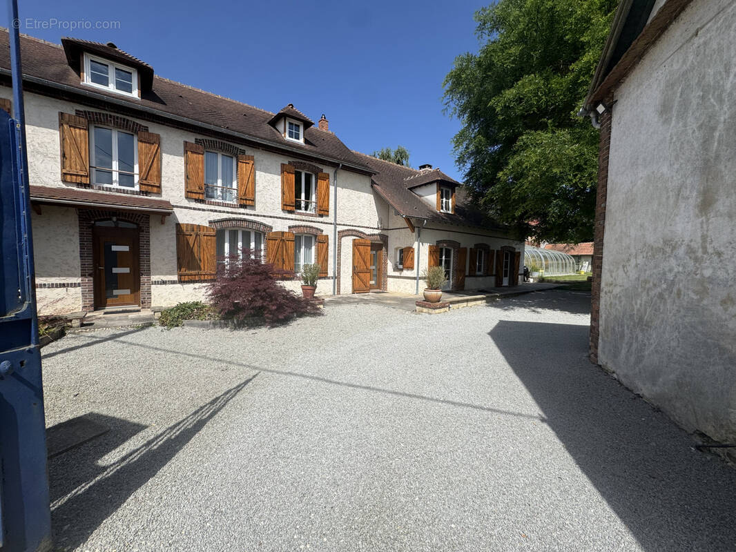 Maison à HOUDAN
