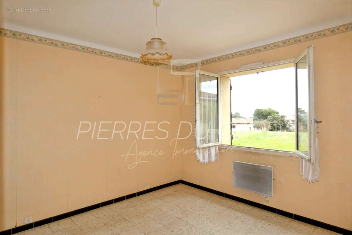 Maison à SANILHAC-SAGRIES