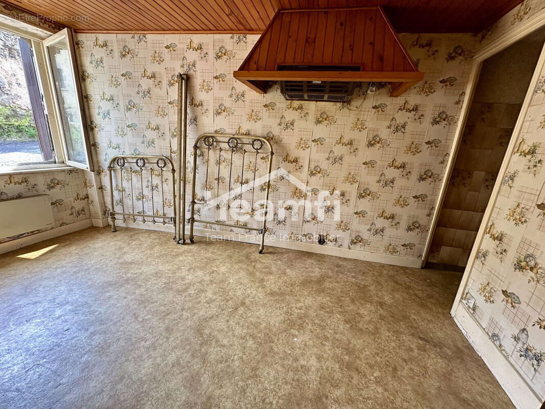 Maison à LA MONNERIE-LE-MONTEL