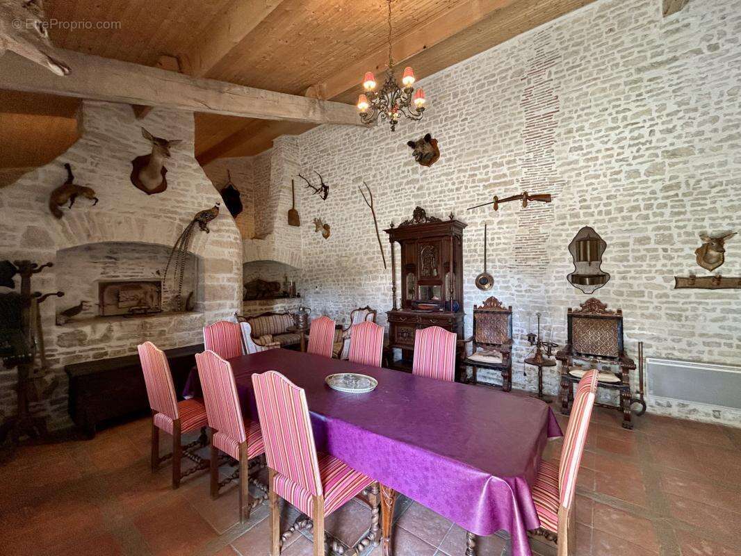 Maison à AIGRE