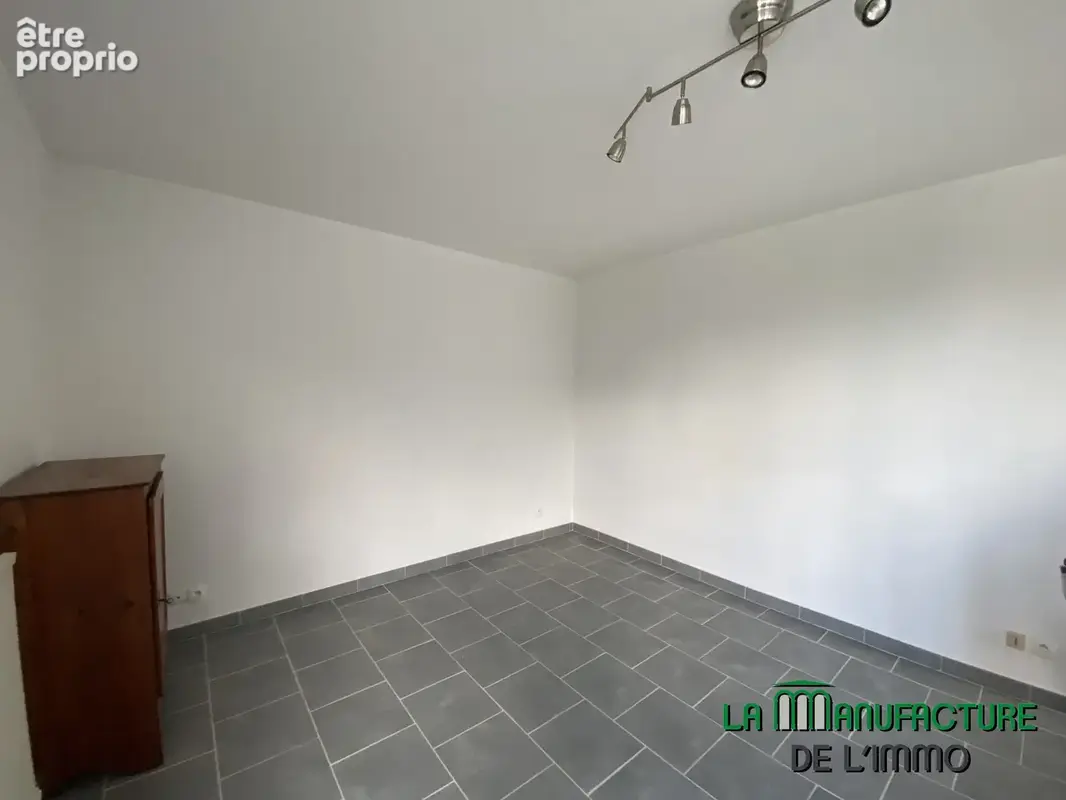 Appartement f2 avec stationnement / saint etienne metare-hpl - photo 8