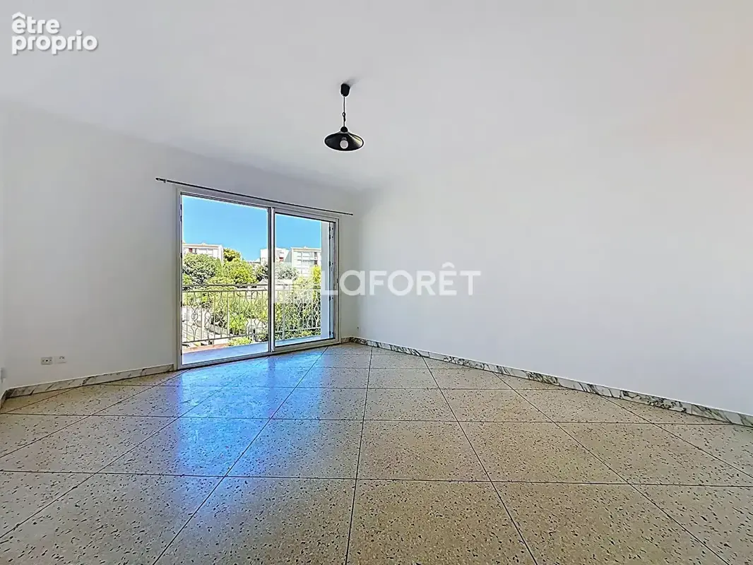 Studio 30 m² avec balcon, parking et cellier - Quartier Estanove - photo 2