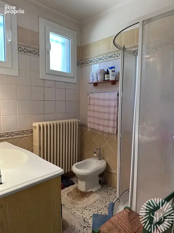 Noves -VENTE AVEC RÉSERVE DU DROIT D’USAGE ET D’HABITATION (la maison reste occupée par la propriétaire) - photo 7