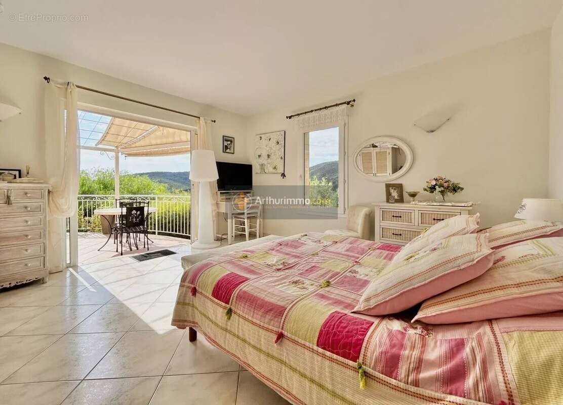 Maison à LES ISSAMBRES