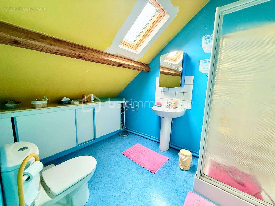 Maison à rafraichir / 5 Chambres / Sous-Sol Total - photo 17