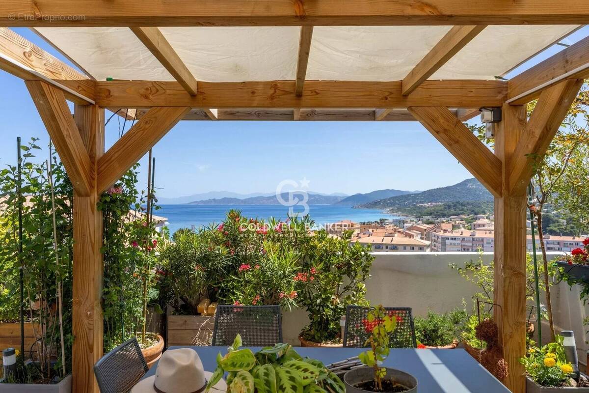 Appartement à L'ILE-ROUSSE