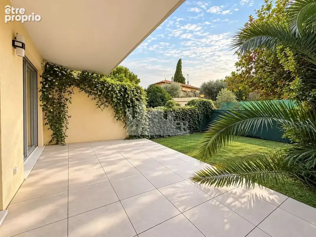 Cagnes-sur-Mer – Val Fleuri  3 pièces rénové en rez-de-jardin avec parking et cave - photo 4