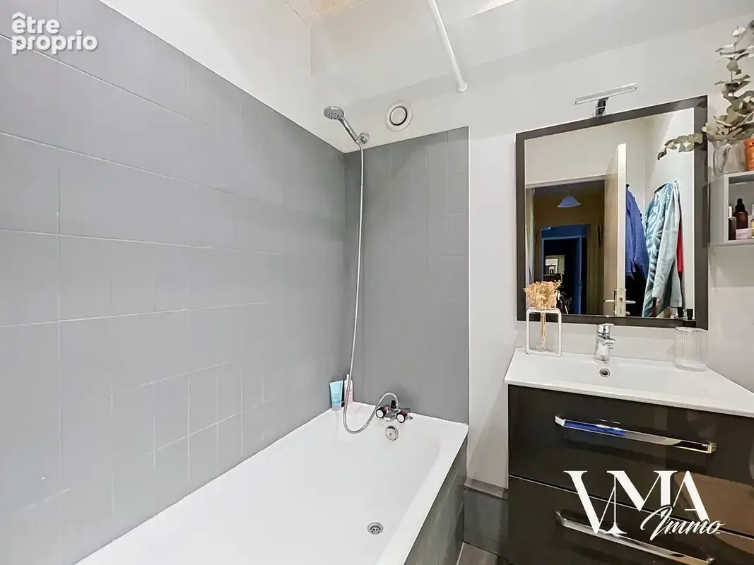 Appartement T5 de 118 m2 Climatisé avec balcon Sud-Ouest, vue dégagée et parking - photo 11