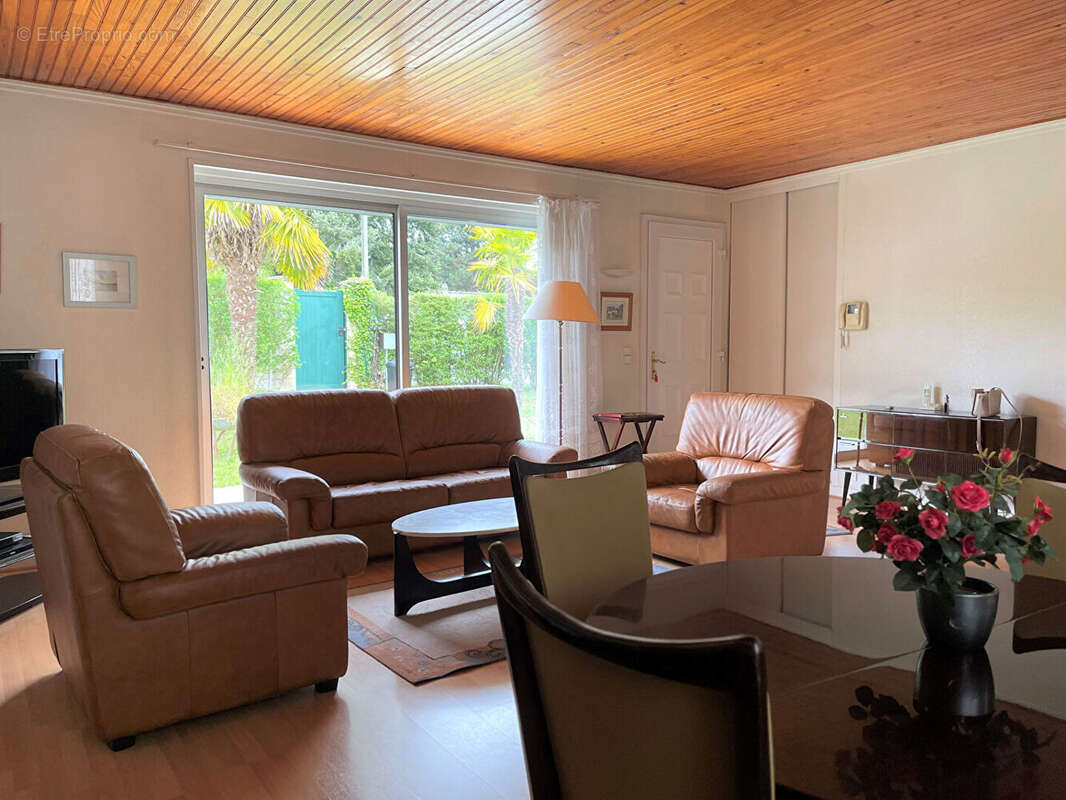 Maison à FEUCHEROLLES