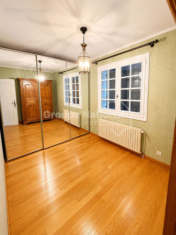 Maison Sainte Genevieve 6 pièce(s) 162.99 m2 - photo 5