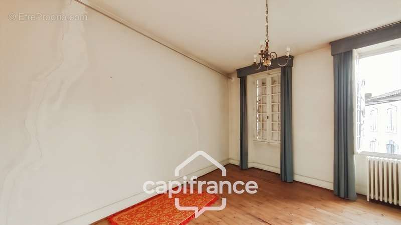 Appartement à SAINTE-LIVRADE-SUR-LOT