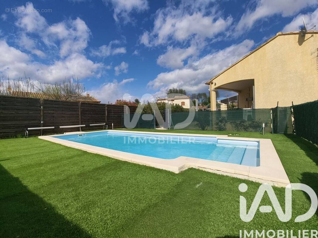 Photo 1 - Maison à SAINT-JULIEN-LES-ROSIERS